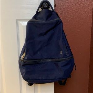 lululemon navy blue backpack.